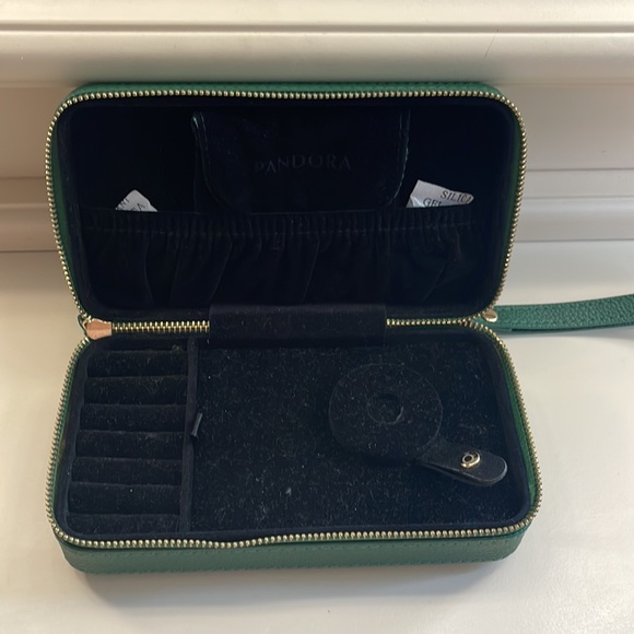 Pandora Storage Clutch - Picture 2 of 4